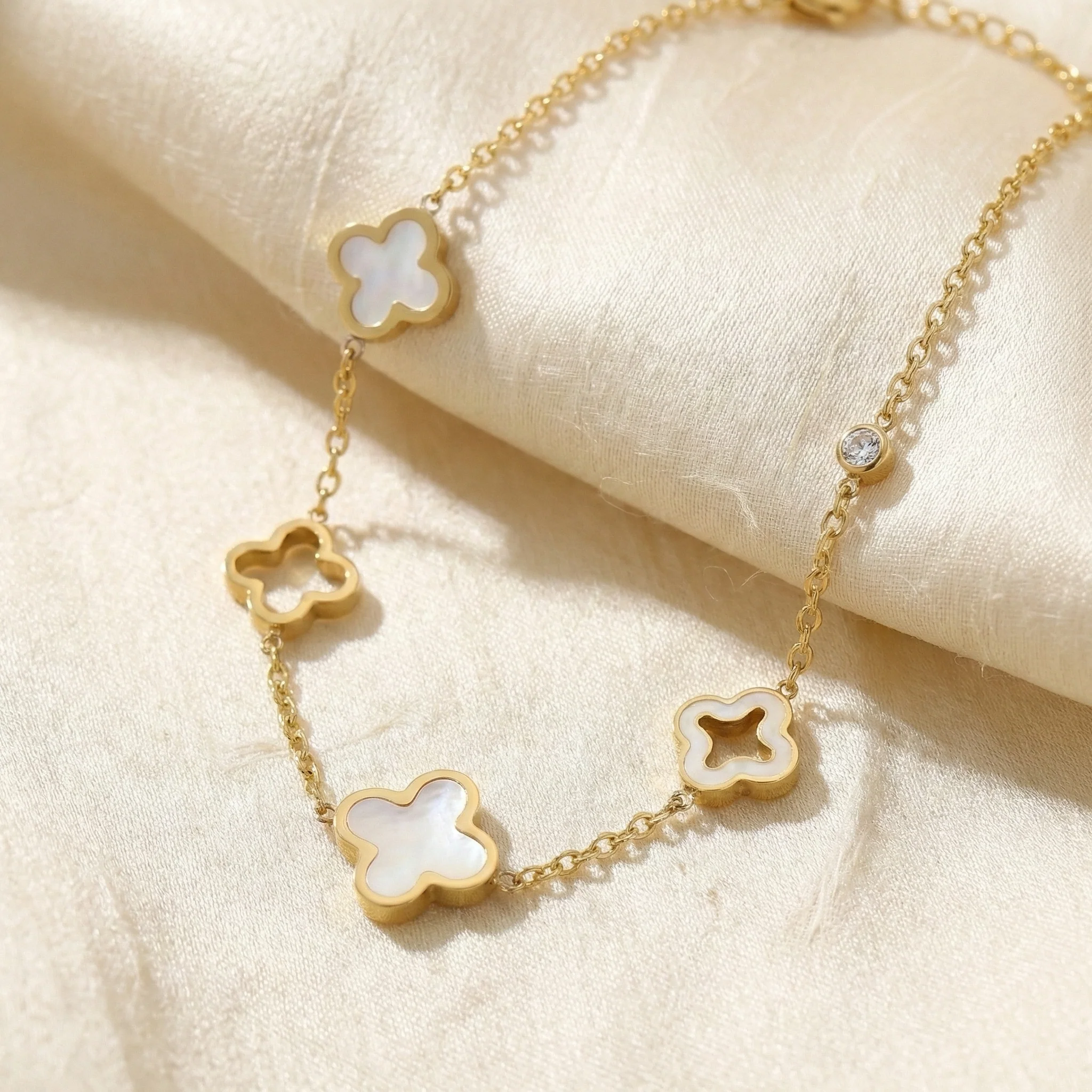 Lucia Clover Bracelet - Image 4